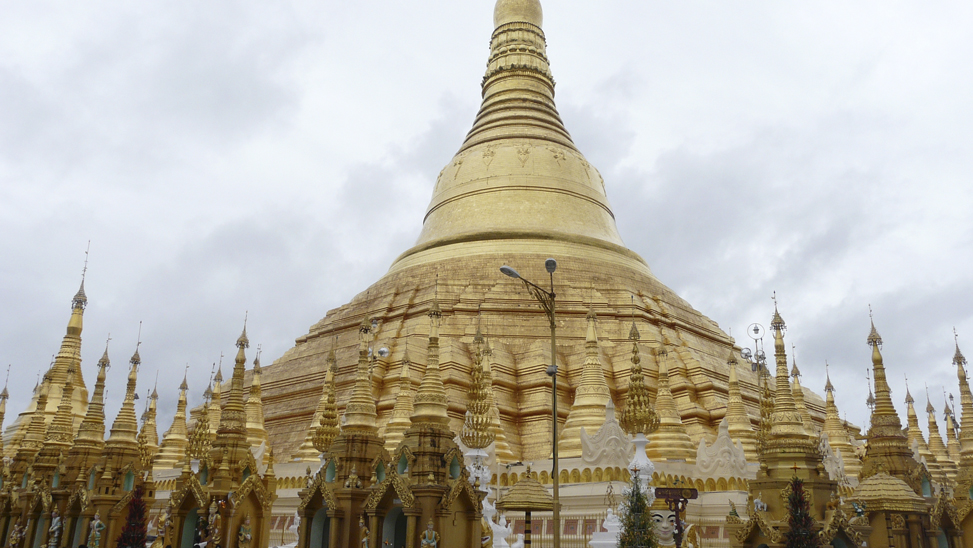 Shwedagon Pagoda or Golden Pagoda, Yangon. Birmania.