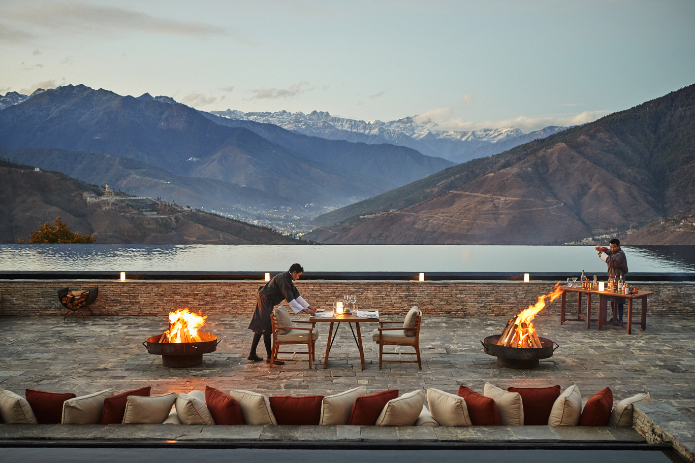 Lodge_courtyard_dinner-2